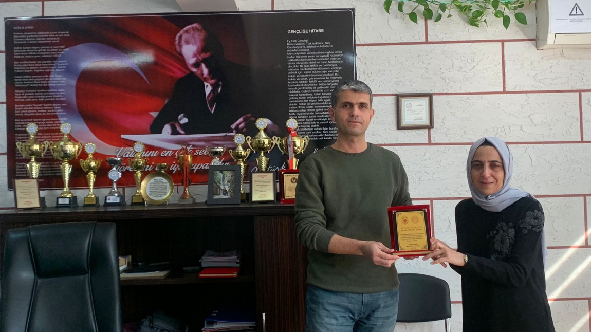 Okulumuz Din Kültürü ve Ahlak Bilgisi Öğretmeni Hatice Karataş'ın İzmir'e Tayini Çıkmıştır
